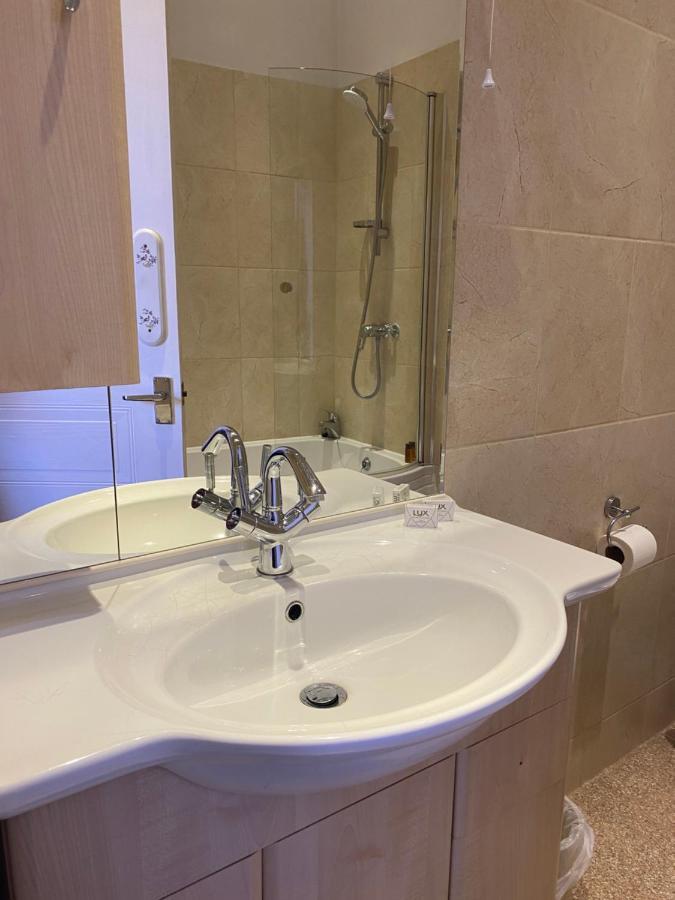 The Tudor Hotel Bridgwater Ngoại thất bức ảnh